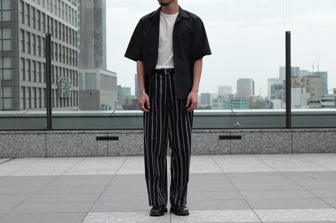 one stripe trousers