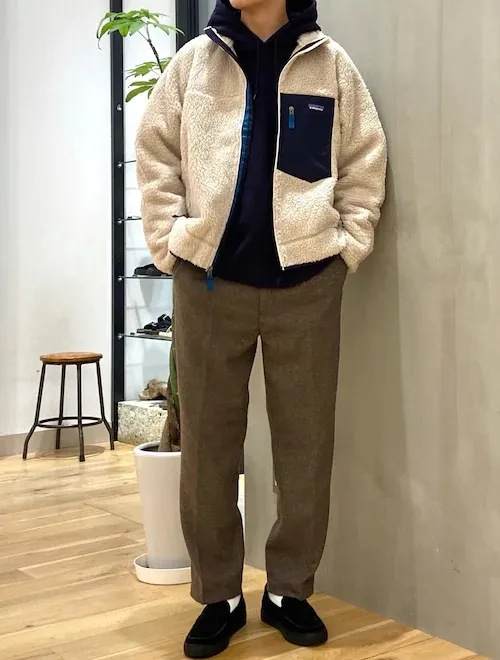 ボアジャケット×ウールパンツのコーディネート