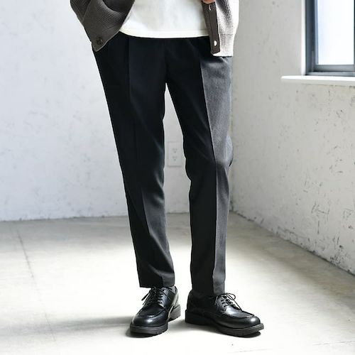 まず最初に揃えるべき 大人のテーパードパンツ