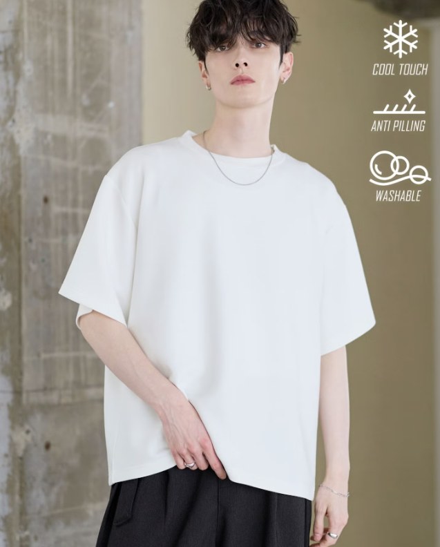 白の無地半袖Tシャツ