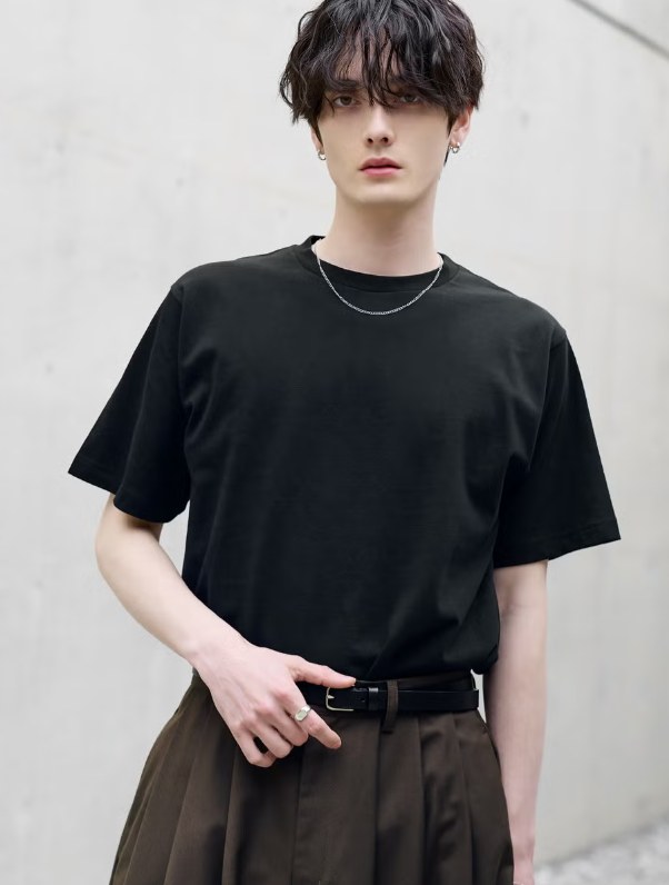 高校生男子におすすめの無地の黒Tシャツ