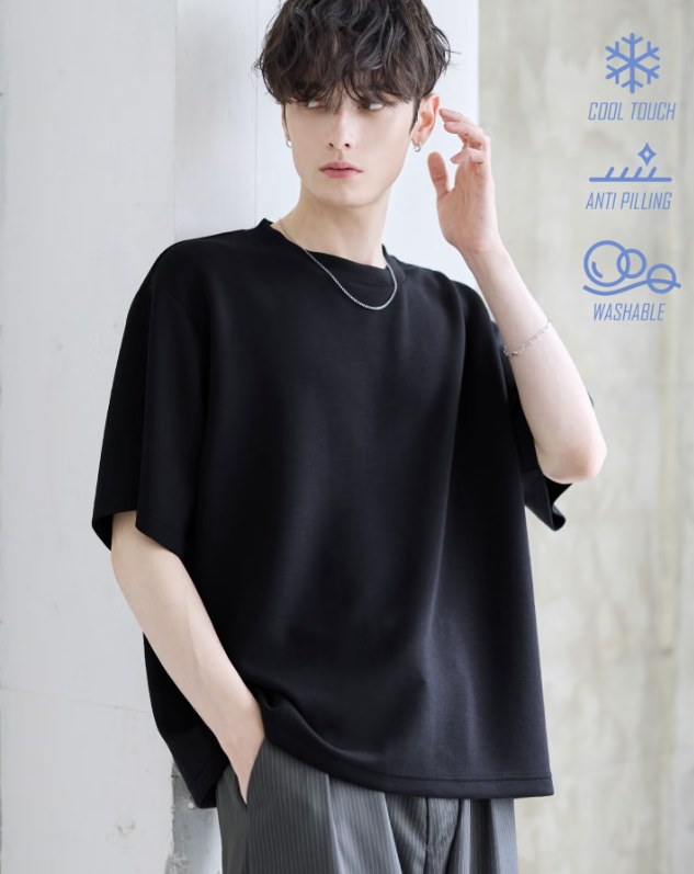 中学生男子向け黒の機能性半袖Tシャツ