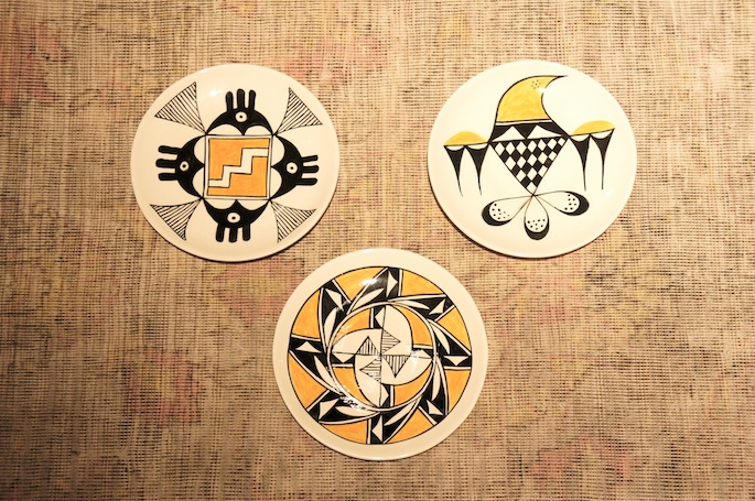 ACOMA POTTERY<br />
Small Plate<br />
PRICE / 4,000+tax (Each)<br />
