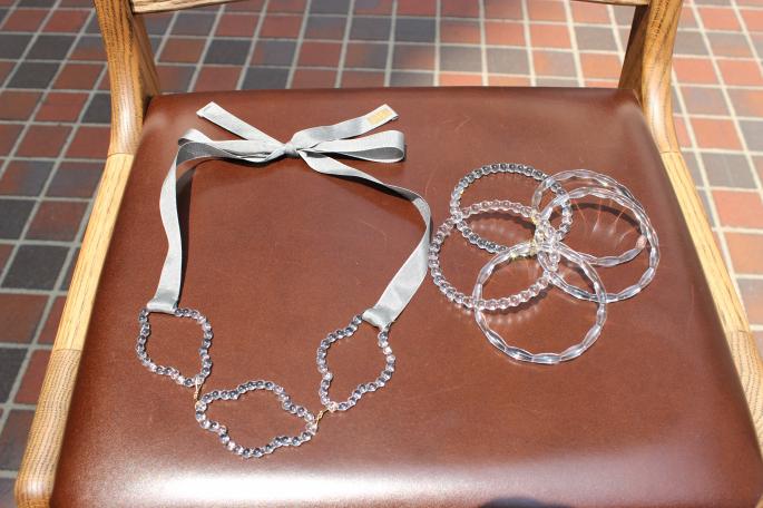 SIRISIRI<br />
Necklace<br />
COLOR / Clear×Gray(Ribbon)<br />
SIZE / Free<br />
Made in Japan<br />
PRICE / 45,000+tax<br />
<br />
SIRISIRI<br />
Bangle<br />
COLOR / Clear<br />
SIZE / Free<br />
Made in Japan<br />
PRICE / 39,000+tax<br />
<br />

