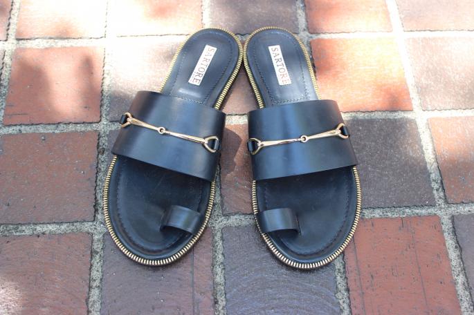 SARTORE<br />
Flat Sandals<br />
COLOR / Navy<br />
SIZE / 35.5,36.5,37.5<br />
PRICE / 62,000+tax<br />
