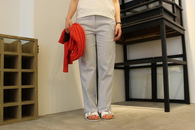 Equipage<br />
Cropped Pants<br />
COLOR /Grey check (Right)、Blue×White stripe(Left)<br />
SIZE / S.M.L<br />
Made in Italy<br />
PRICE / 26,000＋tax(Right)、23,000＋tax(Left)