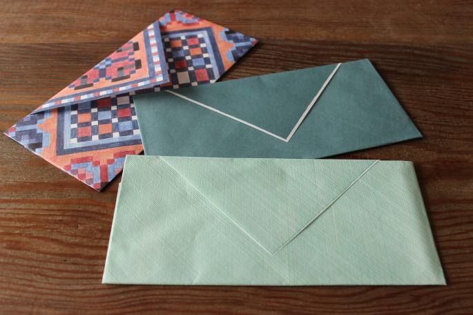 POSTALCO<br />
Handkerchief Envelope<br />
Made in JAPAN<br />
PRICE / 1,200+tax(6pcs)<br />
<br />
POSTALCO<br />
Plain Cards<br />
Made in JAPAN<br />
PRICE / 700+tax(12pcs)<br />
