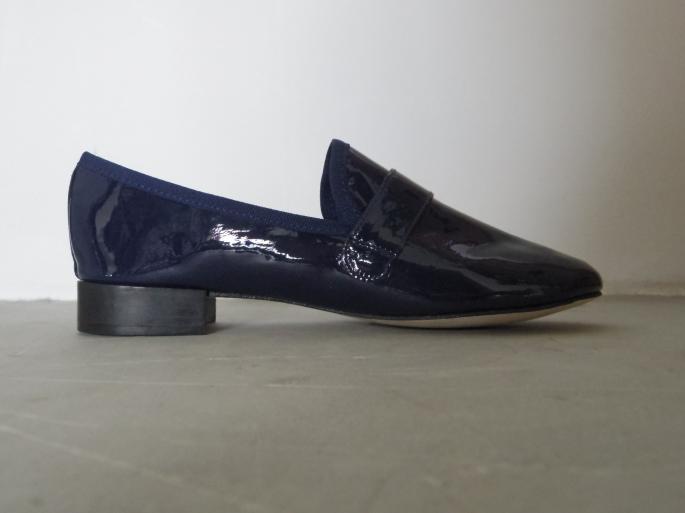 Repetto<br />
MICHAEL <br />
COLOR / Black,Navy<br />
SIZE / 37,37.5,38,38.5,39<br />
Made in France<br />
PRICE / 38,000+tax<br />
<br />
BONNIE MAISON<br />
LINE SOCKS<br />
COLOR / Light Gray,Navy<br />
SIZE / 0,1<br />
Made in France<br />
PRICE / 2,400+tax