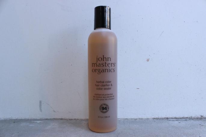 john masters organics<br />
herbal cider hair clarifier & color sealer (Left)<br />
Made in USA<br />
PRICE / 2,600+tax<br />
<br />
john masters organics<br />
lavender & avocado intensive conditioner (Right)<br />
Made in USA<br />
PRICE / 3,500+tax