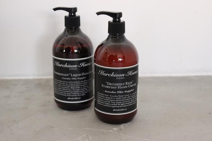 Murchison-Hume<br />
“Decidedly Rich” Everyday Hand Cream<br />
SIZE / 480ml<br />
PRICE / 3,800+tax<br />
<br />
Murchison-Hume<br />
“Supernatant” Liquid Hand Soap<br />
SIZE / 480ml<br />
PRICE / 2,800+tax