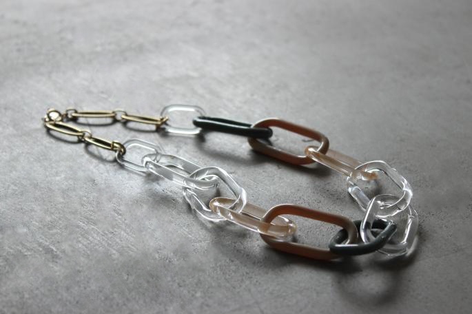 SIRI SIRI<br />
Necklace Chain Marble <br />
COLOR / Brown<br />
SIZE / Free<br />
Made in Japan<br />
PRICE / 45,000+tax
