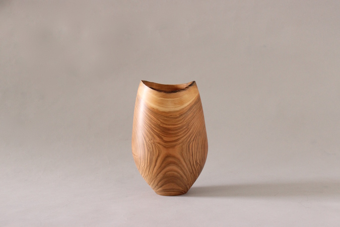 盛永省治<br />
Wood Bowl(樫)<br />
SIZE / Φ33×H16cm<br />
Made in Japan<br />
PRICE / 48,000+tax<br />
