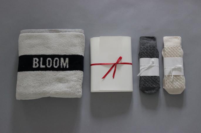 BLOOM&BLANCH<br />
Wool Knitting　Cable Sock<br />
COLOR/Ivoly,Gray<br />
SIZE/S,M<br />
PRICE/5,600+tax<br />
<br />
Made In Japan<br />

