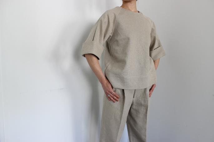 HEIGHT / 159cm<br />
WEAR SIZE / 0<br />
<br />
Phlannel<br />
Linen Twill Pulloer Blouse<br />
COLOR / White,Black,Beige<br />
SIZE/ 0,1<br />
Made In Japan<br />
PRICE / 23,000+tax<br />
<br />
Linen Twill Trousers<br />
COLOR / White,Black,Beige<br />
SIZE/ 0,1<br />
Made In Japan<br />
PRICE / 24,000+tax<br />
