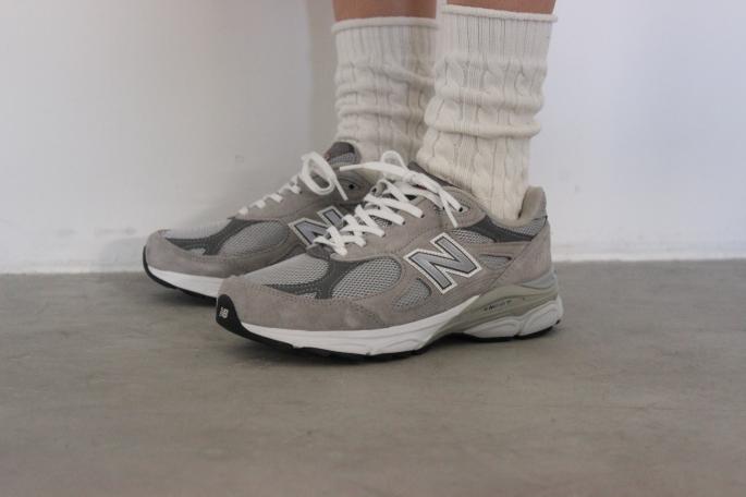 NEW BALANCE <br />
M990 <br />
COLOR / GL3<br />
 SIZE / 23,23.5,24,24.5<br />
Made in USA<br />
PRICE / 24,000+tax<br />
<br />
BLOOM&BLANCH<br />
Cable Knitting Sock<br />
COLOR / White,Yellow,Gray,Blue,Navy,Red<br />
SIZE / S,M<br />
Made in Japan<br />
PRICE / 4,600+tax