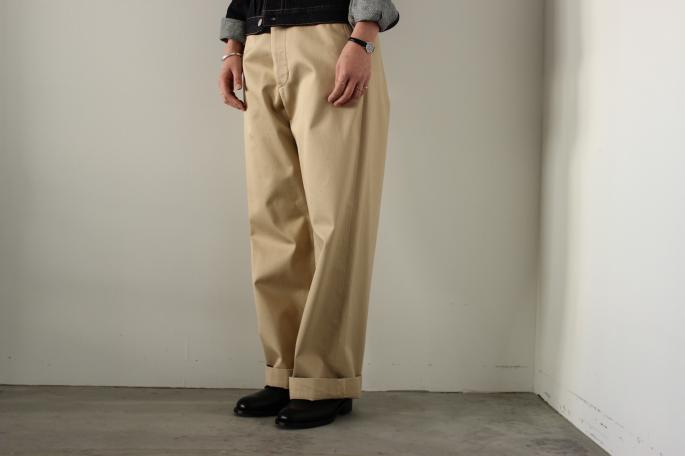 HEIGHT / 155cm<br />
WEAR SIZE / 0<br />
<br />
Phlannel <br />
Westpoint Wide Trousers <br />
COLOR / Beige､White<br />
SIZE / 0,1<br />
Made In Japan<br />
PRICE / 19,000+tax<br />
　‎