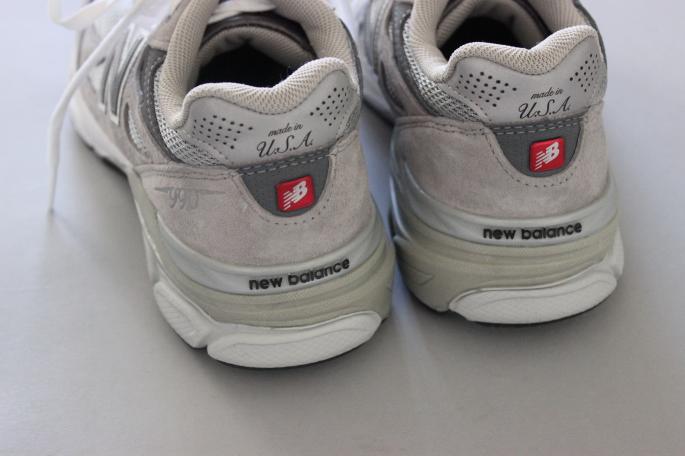 NEW BALANCE <br />
M990 <br />
COLOR / GL3<br />
 SIZE / 23,23.5,24,24.5<br />
Made in USA<br />
PRICE / 24,000+tax<br />
<br />
BLOOM&BLANCH<br />
Cable Knitting Sock<br />
COLOR / White,Yellow,Gray,Blue,Navy,Red<br />
SIZE / S,M<br />
Made in Japan<br />
PRICE / 4,600+tax