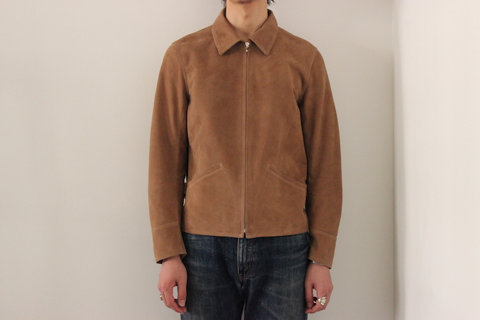 HEIGHT / 181cm<br />
WEAR SIZE / 2<br />
<br />
COMOLI<br />
Suede Blouson<br />
COLOR / Camel<br />
SIZE / 2<br />
PRICE / 120,000+tax<br />
<br />
Made in Japan