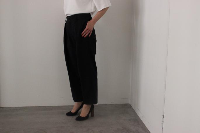 HEIGHT / 159㎝<br />
WEAR SIZE / 0<br />
<br />
Phlannel<br />
Silk One Tuck Trousers <br />
COLOR / Gray,Navy<br />
SIZE / 0,1<br />
PRICE / 25,000+tax<br />
<br />
Suvin Cotton Terry T‐Shirt<br />
COLOR / White,Gray<br />
SIZE / 0,1<br />
PRICE / 14,000+tax<br />
<br />
Made in Japan<br />
<br />
MICHEL VIVIAN<br />
Bernie<br />
COLOR / Oxford<br />
SIZE / 36,36.5,37,37.5,38<br />
Made in France<br />
PRICE / 66,000+tax<br />
