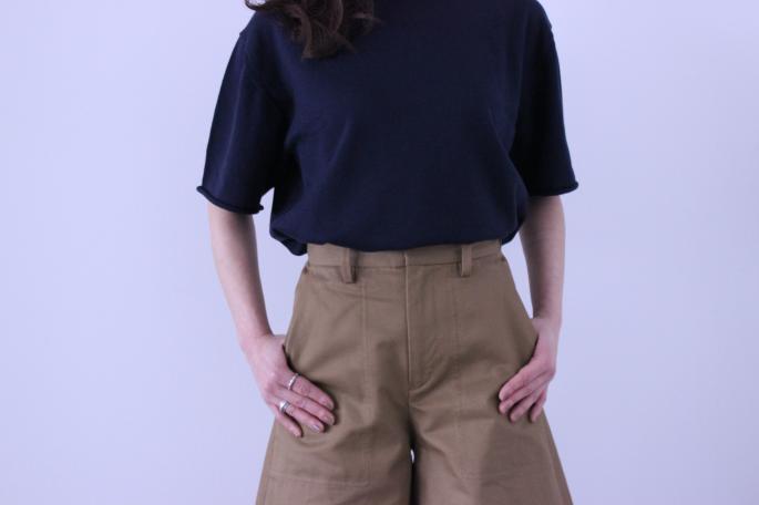 HEIGHT / 159㎝<br />
WEAR SIZE / 0<br />
<br />
Phlannel<br />
High Count Twill Culotte Skirt  <br />
COLOR / Khaki,Camel<br />
SIZE / 0,1<br />
PRICE / 23,000+tax<br />
<br />
Cotton Silk Crew Neck Kint<br />
COLOR / White,Navy,Red<br />
SIZE / 0,1<br />
PRICE / 18,000+tax<br />
<br />
Made in Japan<br />
<br />
MICHEL VIVIAN<br />
Bernie<br />
COLOR / Oxford<br />
SIZE / 36,36.5,37,37.5,38<br />
Made in France<br />
PRICE / 66,000+tax<br />
