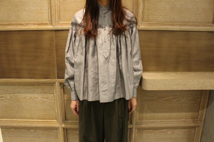 HEIGHT / 165㎝<br />
WEAR SIZE / 36<br />
<br />
Scye<br />
Linen Chintz Tuck Shirts<br />
COLOR / Gray<br />
SIZE / 36,38<br />
Made In Japan<br />
PRICE / 43,000+tax<br />
<br />
Phlannel<br />
C/Cu/Li Twill Gurkha Trousers<br />
COLOR / Khaki,Beige<br />
SIZE / 0,1<br />
Made In Japan<br />
PRICE / 24,000+tax