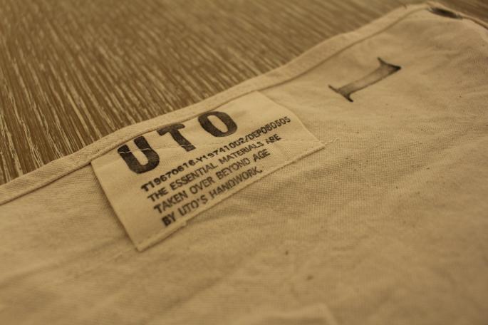 UTO<br />
M-71 WORK APRON<br />
COLOR / White<br />
SIZE / 1<br />
Made In Japan<br />
PRICE / 10,000+tax