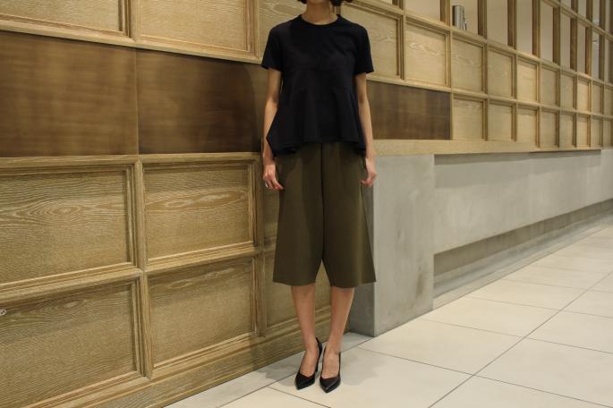 HEIGHT / 165cm<br />
WEAR SIZE / 36<br />
<br />
Scye <br />
Flare Top<br />
COLOR / Offwhite,Darknavy,Pineforest<br />
SIZE / 36,38<br />
Made In Japan<br />
PRICE / 16,000＋tax<br />
<br />
AURALEE<br />
HEAVY MILANO RIB KNIT SHORTS<br />
COLOR / OLIVE,NAVY<br />
SIZE / 1<br />
Made In Japan<br />
PRICE / 33,000＋tax