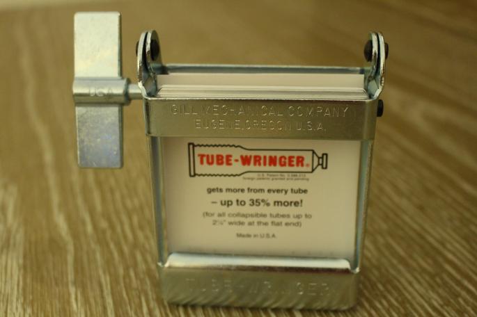 Gill Mechanical Company<br />
TUBE WRINGER<br />
SIZE / :W118mm D117mm D38mm<br />
Made in U.S.A<br />
PRICE / 3,200+tax