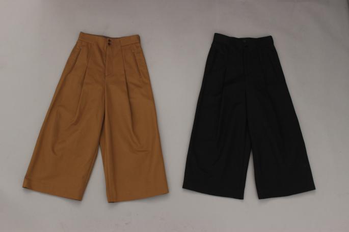 HEIGHT / 159㎝<br />
WEAR SIZE / 0<br />
<br />
Phlannel<br />
Finx Cavalry Twill Wide Trousers <br />
COLOR / Black,Camel<br />
SIZE / 0,1<br />
PRICE / 29,000+tax<br />
<br />
Suvin Cotton Pocket T-shirt <br />
COLOR / White,Gray,Navy,Bordeaux<br />
SIZE / 0,1,2<br />
PRICE / 19,000+tax<br />
<br />
Made In Japan<br />
<br />
adidas<br />
SUPERSTAR 80s<br />
COLOR / Black<br />
SIZE / 22.5,23,23.5,24,24.5<br />
PRICE / 14,000+tax<br />
