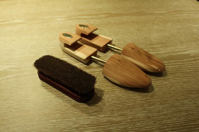 Collonil<br />
Suede+Nubuck Spray<br />
PRICE / 1,500+tax<br />
<br />
Pedaq<br />
Pig Hair Brush<br />
PRICE / 600+tax<br />
<br />
BILKEN STOCK<br />
Boston Narrow Suede Leather<br />
COLOR / Taupe<br />
SIZE / 40,41,42<br />
<br />
Made In Germany<br />
<br />
