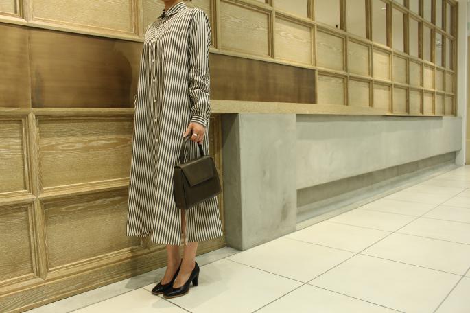 HEIGHT / 160cm<br />
WEAR SIZE / 38<br />
<br />
m's braque <br />
Long Shirts One-Piece<br />
COLOR / Navy<br />
SIZE / 38<br />
Made In Japan<br />
PRICE / 37,000+tax<br />
<br />
VINTAGE<br />
CELINE Hand Bag<br />
COLOR / Khaki<br />
PRICE / 50,000+tax<br />
<br />
KATIM<br />
SCALA<br />
COLOR / Black<br />
SIZE / 35.5,36,36.5,37,37.5<br />
Made In Japan<br />
PRICE / 48,000+tax