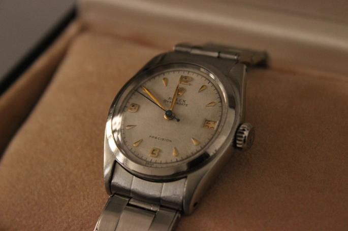ROLEX<br />
Oyster Perpetual Airking<br />
MATERIAL / SS<br />
CALIBER / 1520<br />
Made In Swiss<br />
PRICE / 295,000+tax