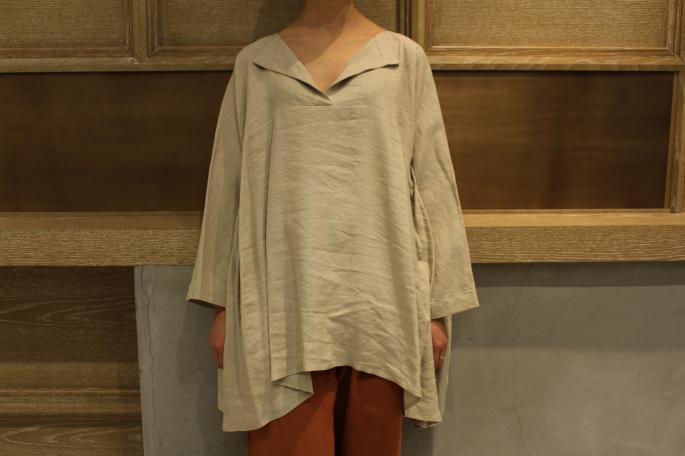 HEIGHT / 166cm<br />
WEAR SIZE / 38<br />
<br />
m's braque<br />
Kimono Sleeve Big Pullover<br />
COLOR / Beige<br />
SIZE / 38<br />
PRICE / 42,000+tax<br />
<br />
m's braque<br />
Baggy Pants<br />
COLOR / Renga<br />
SIZE / 34<br />
PRICE / 32,000+tax<br />
<br />
Made In Japan