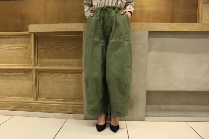 HIGHT / 164cm<br />
WEAR SIZE / 1<br />
<br />
Needles<br />
H.D.Pant-Fatigue<br />
COLOR / Olive,Khaki<br />
SIZE / 1<br />
PRICE / 19,000+tax<br />
<br />
Scye BASICS<br />
Chino Tapered Loosefit Pants<br />
COLOR / Beige<br />
SIZE / 36,38<br />
PRICE / 25,000+tax<br />
<br />
Made In Japan