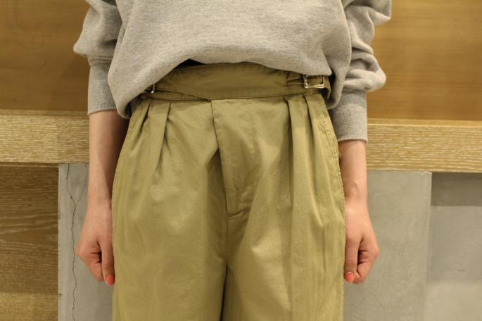 HIGHT / 164cm<br />
WEAR SIZE / 1<br />
<br />
Needles<br />
Fatigue Buggy Pant-back Sateen<br />
COLOR / KHAKI<br />
SIZE / 1,2<br />
Made In Japan<br />
PRICE / 21,000+tax<br />
<br />
VINTAGE<br />
Ls Vintage Sweat<br />
COLOR / Gray<br />
Made In USA<br />
PRICE / 12,000+tax