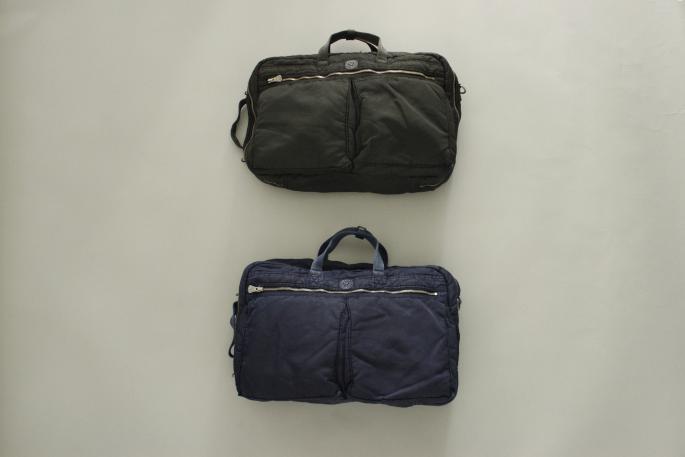 Porter Classic<br />
Super Nylon 3Way Briefcase L <br />
COLOR / Blue,Black<br />
Made in Japan<br />
PRICE / 58,000+tax 