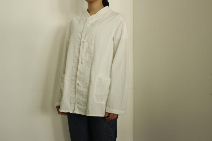 HIGHT / 155cm<br />
WEAR SIZE / XS<br />
<br />
needles<br />
Oriental Button Stand Collar Coverrall <br />
COLOR / White,Indigo<br />
SIZE / XS<br />
Made In Japan<br />
PRICE / 29,000+tax