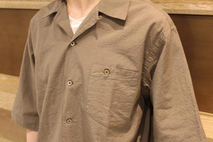 HEIGHT / 164cm <br />
WEAR SIZE / S<br />
<br />
Phlannel<br />
Co/Si Seersucker Open Shirt<br />
COLOR / Khaki, Navy<br />
SIZE / S,M<br />
PRICE / 27,000+tax<br />
<br />
Pillow Stripe Two Tuck Trousers<br />
COLOR / White,Khaki<br />
SIZE / S,M,L<br />
PRICE / 29,000+tax<br />
<br />
Made In Japan<br />
<br />
DIMISSIANOS&MILLER <br />
MIA FASA<br />
COLOR / Natural,Black <br />
SIZE / 41,42,43<br />
Made In Greece<br />
PRICE / 39,000+tax