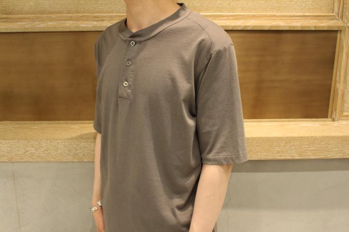 HIGHT / 164cm <br />
WEAR SIZE / S<br />
<br />
Phlannel<br />
Light Suvin Cotton Henley T-Shirt<br />
COLOR / White,Dark Gray,Navy,Walnut<br />
SIZE / S,M,L<br />
PRICE / 13,000+tax<br />
<br />
AURALEE<br />
Washed Finx Ripstop Field Pants<br />
COLOR / Ink Black<br />
SIZE / 3,4<br />
PRICE / 32,000+tax<br />
<br />
Made In Japan<br />
<br />
DIMISSIANOS&MILLER<br />
MIA FASA<br />
COLOR / Natural,Black<br />
SIZE / 41,42,43<br />
Made In Greece<br />
PRICE / 39,000+tax