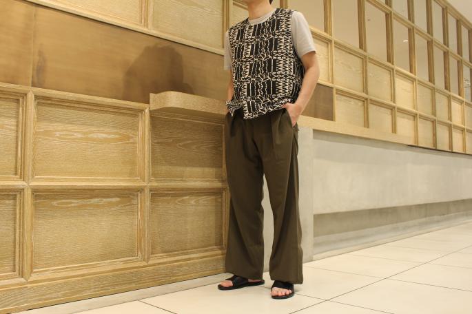 HIGHT / 168cm<br />
WEAR SIZE / 38<br />
<br />
m's braque<br />
Asymmetry Short Vest<br />
COLOR / Black<br />
SIZE / 38<br />
Made In Japan<br />
PRICE / 49,000+tax<br />
<br />
SUNSPEL<br />
Short Sleeve Classic Crew<br />
COLOR / Pebble Gray,Blue Slate,Olive Green<br />
SIZE / M,L<br />
Made In England<br />
PRICE / 9,000+tax<br />
<br />
DIMISSIANOS&MILLER<br />
MIA FASA<br />
COLOR / Natural,Black<br />
SIZE / 41,42,43<br />
Made In Greece<br />
PRICE / 39,000+tax